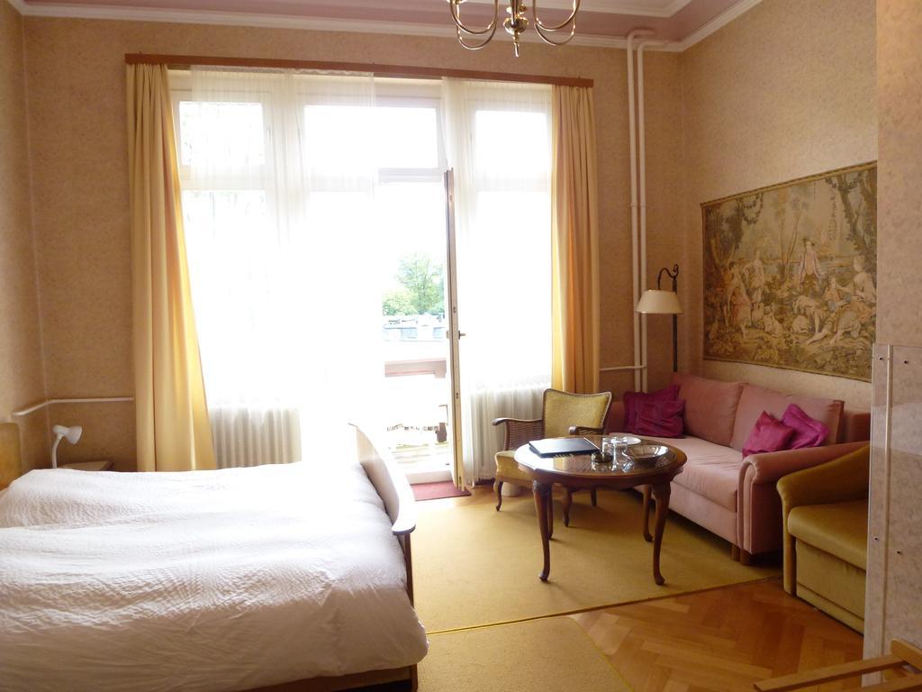 Hotel Tanneck Μπάντεν-Μπάντεν Δωμάτιο φωτογραφία